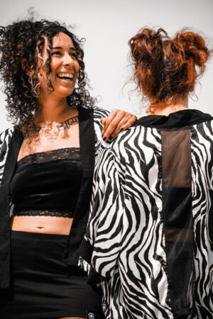 KIMONO CORTO LINE / Zebra blanca satinada