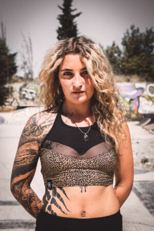 TOP UVE CORTO RECTO / 2 gomas / leopardo mostaza