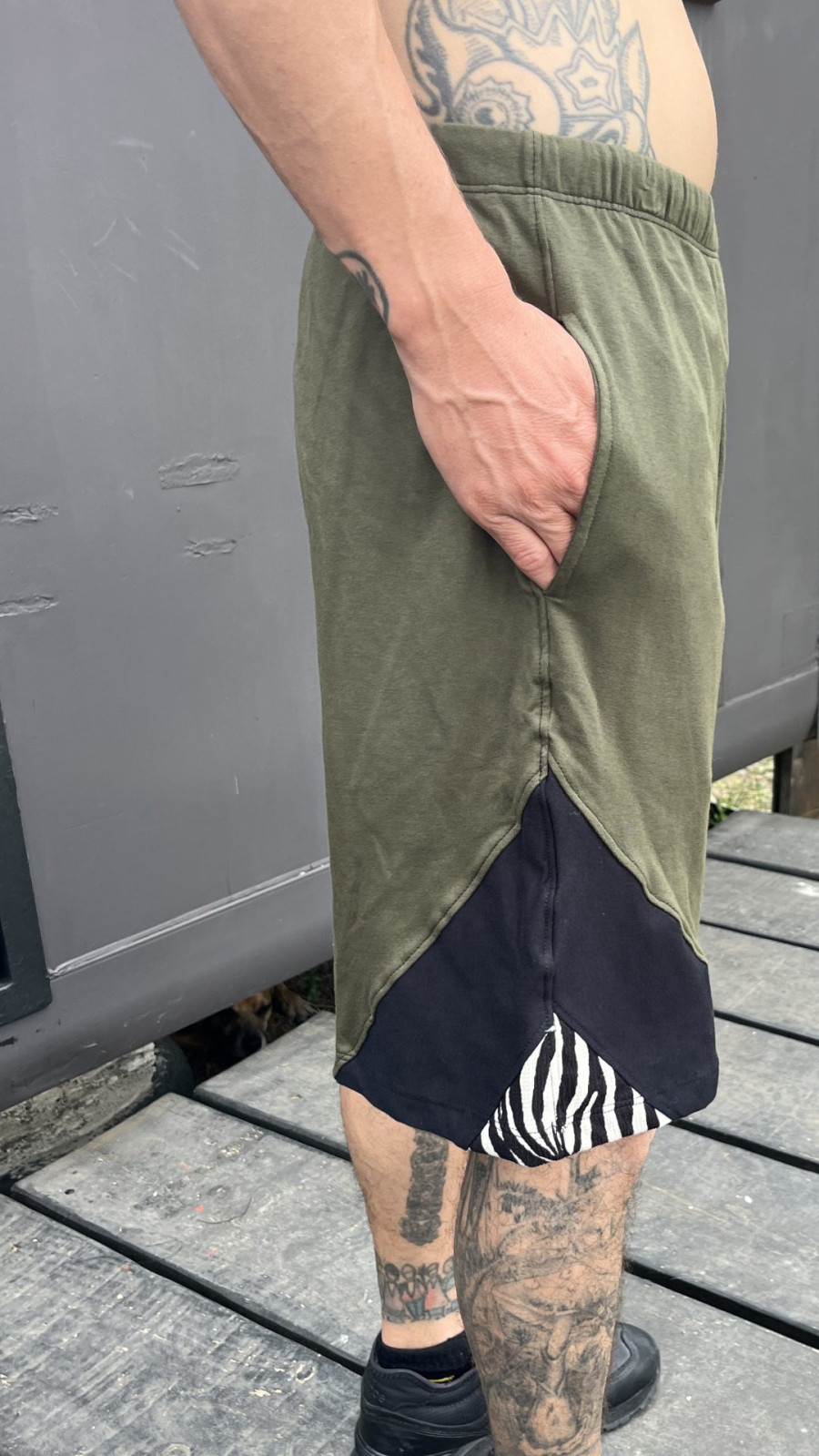 TRIANGLE BASKET PANTS / green + zebra white