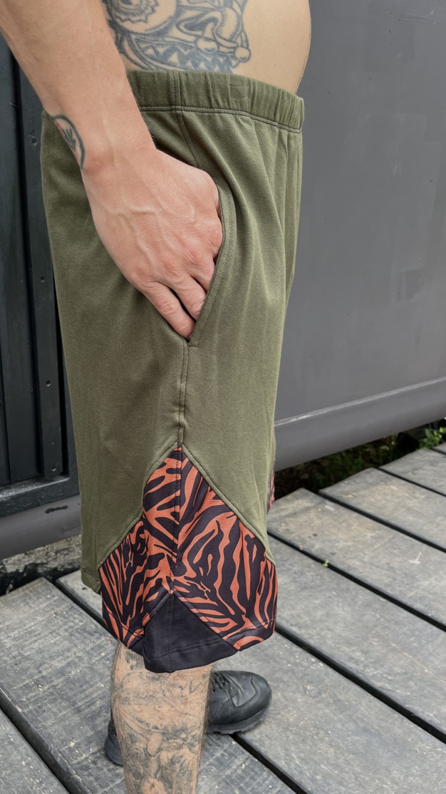 TRIANGLE BASKET PANTS / green + zebra orange - Imagen 5