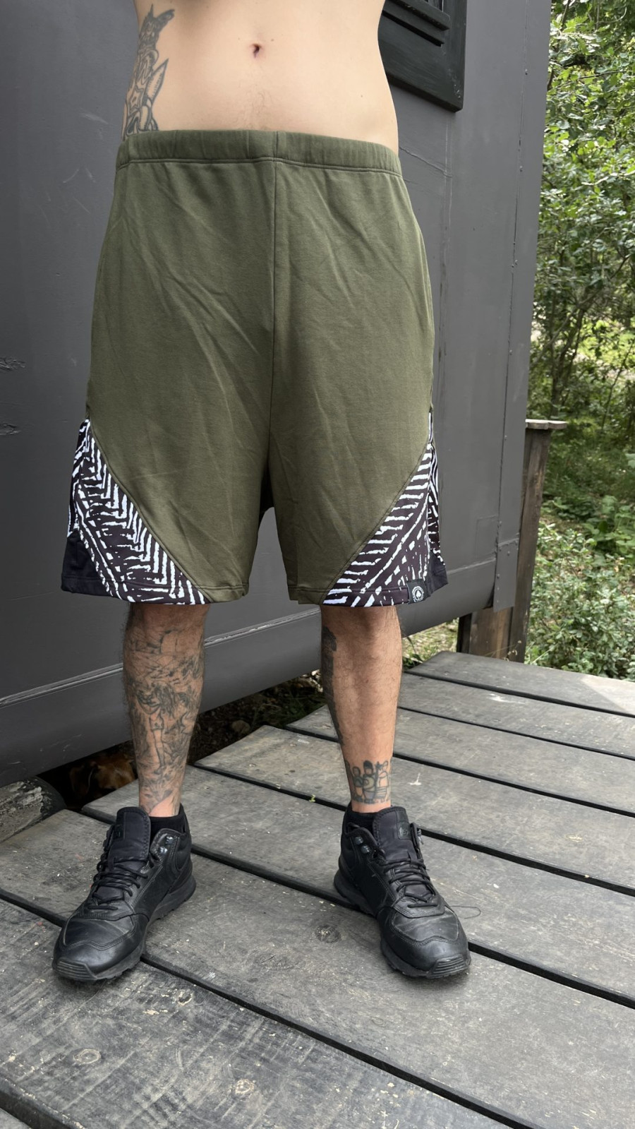 TRIANGLE BASKET PANTS / green + abstract
